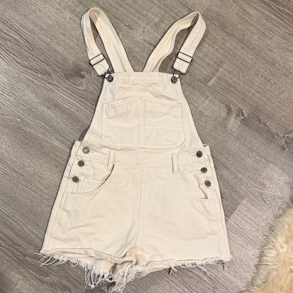 Brandy Melville hayley overall shorts cream